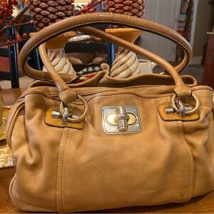 Buttery soft Makowsky Satchel in pale gold